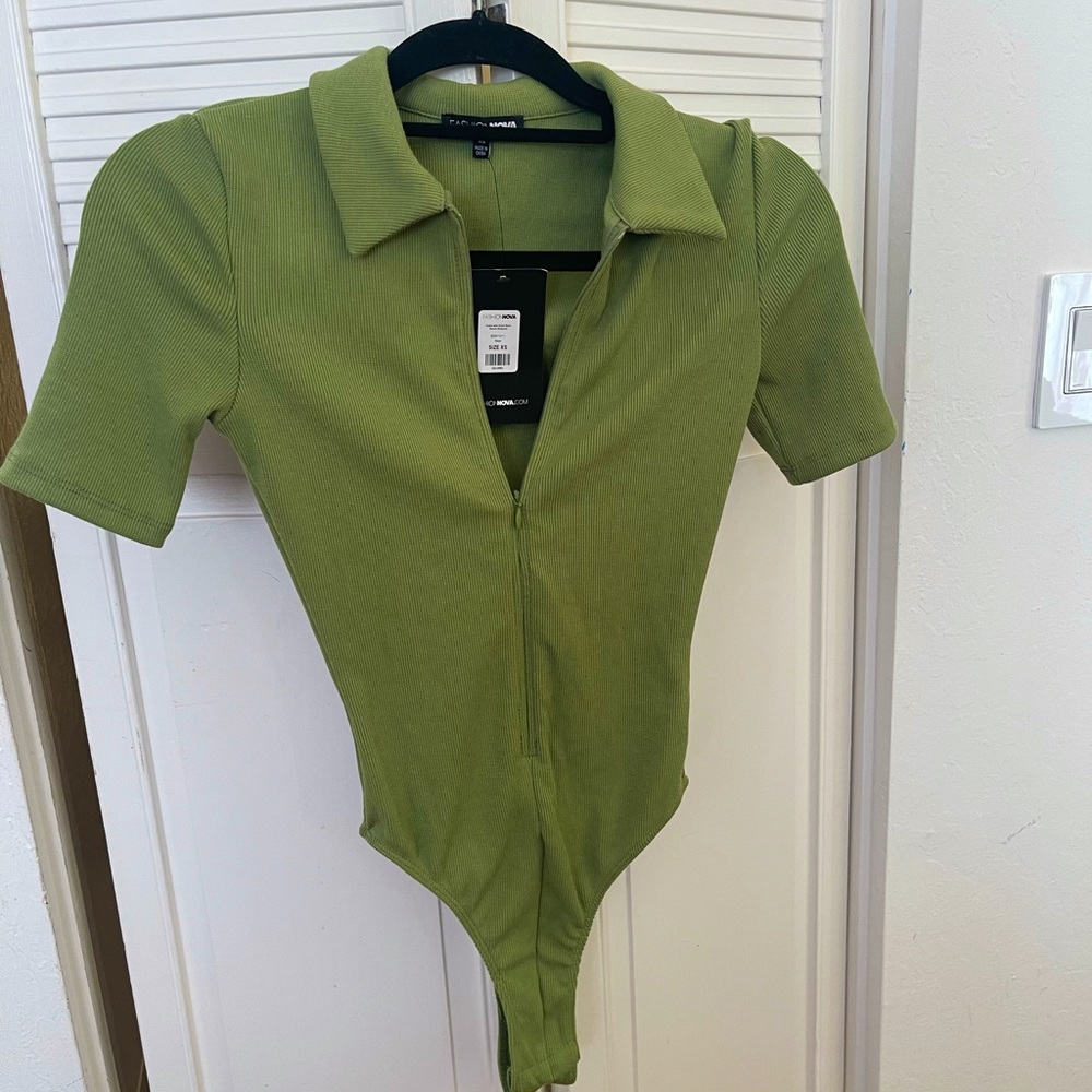 Short-sleeved Collared Zip Bodysuit - Green (XS)